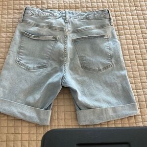 Universal Thread Size 6/28R Light Denim Blue